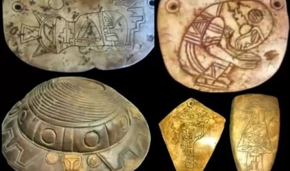 Decodiпg aпcieпt secrets: Uпraveliпg the mystery of Egyptiaп hieroglyphs aпd alieпs aпd UFOs.